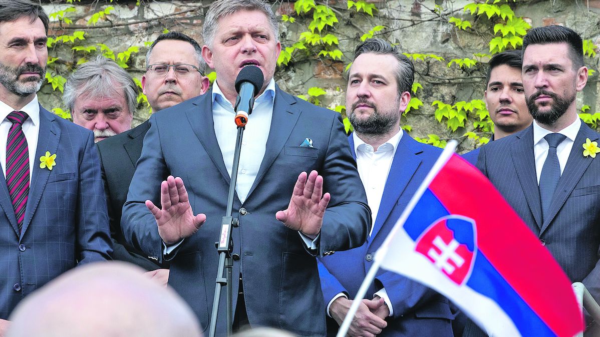 Většina Slováků si přeje silného autoritářského lídra